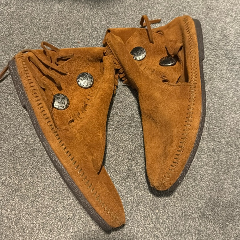 Minnetonka moccasins size 11